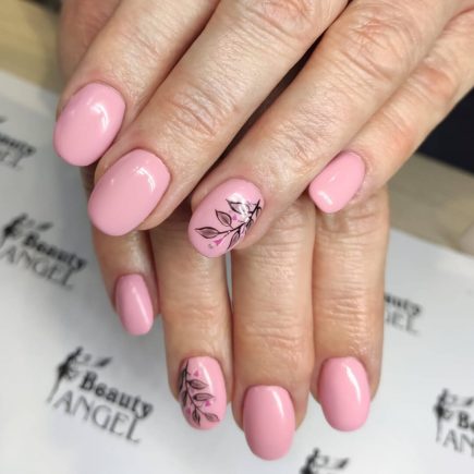 rożowe hybrydy - stylizacja paznokci salonu Beauty Angel